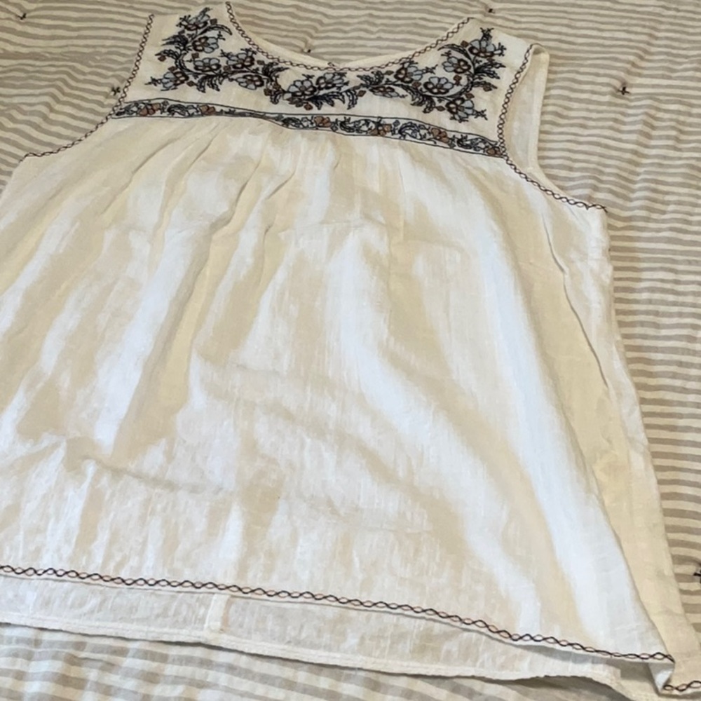 Max Studio Cream Sleeveless Embroidered Blouse L